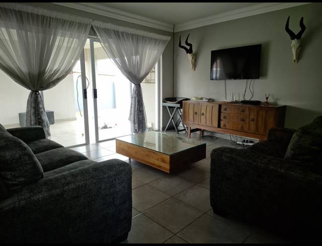 3 BEDROOM TOWNHOUSE FOR SALE IN ARCON PARK